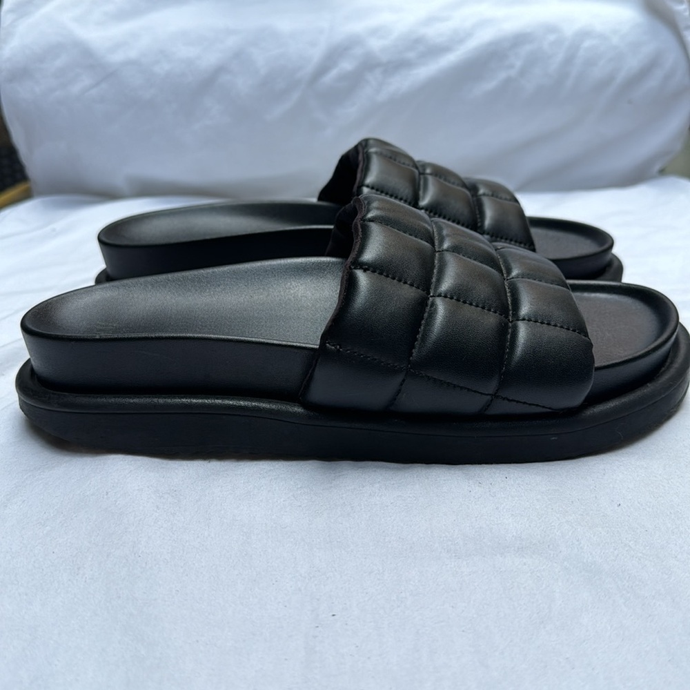 H&M Quilted Pool Shoes - Picture 3 of 7